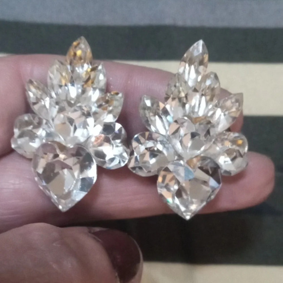 vintage eisenberg or weiss crystal cluster slip on earring - Picture 2 of 3